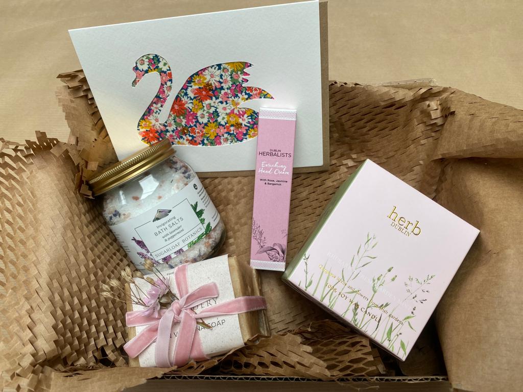 NATURAL BEAUTY HAMPER