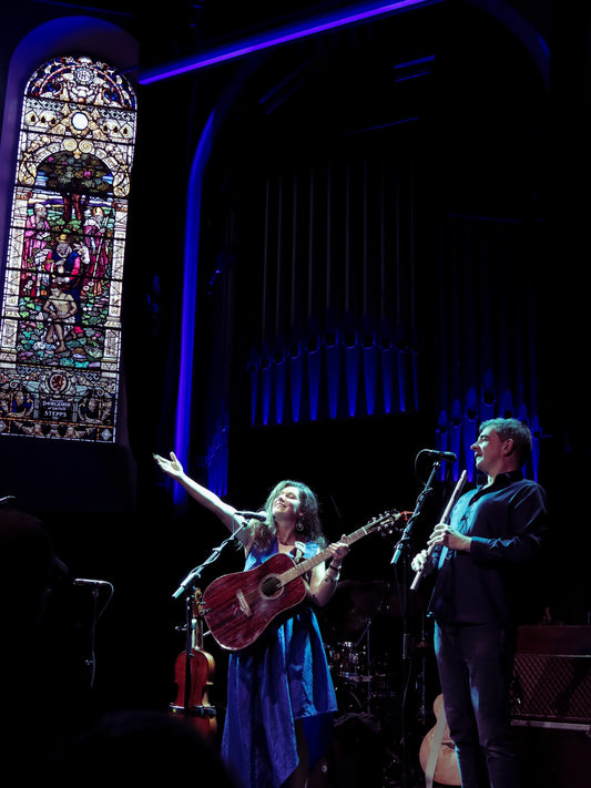 IDIR DHÁ SHRUTH - BETWEEN TWO STREAMS: FIACHNA Ó BRAONÁIN & CLARE SANDS IN CONCERT