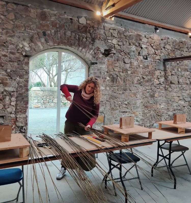Weave An Indoor Inagh or Foraging Basket With Basket-Maker Sarah Jenkinson
